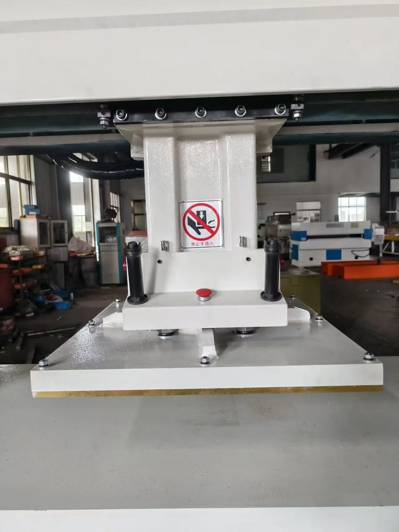 Four-Column Semi-Automatic Clicker Press 35T-300T - Product Detail