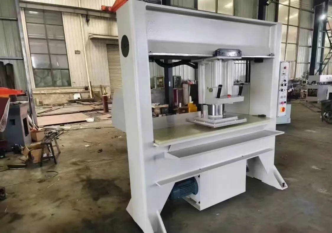 Four-Column Semi-Automatic Clicker Press 35T-300T - Product Detail