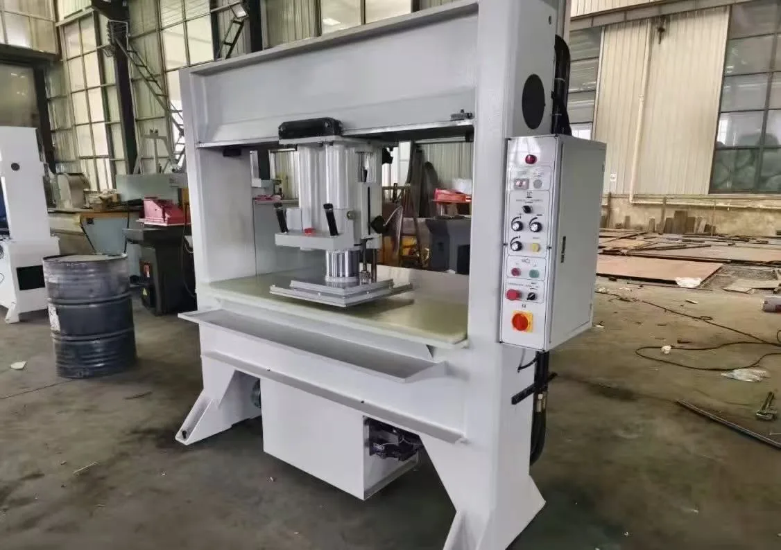 Four-Column Semi-Automatic Clicker Press 35T-300T - Product Detail