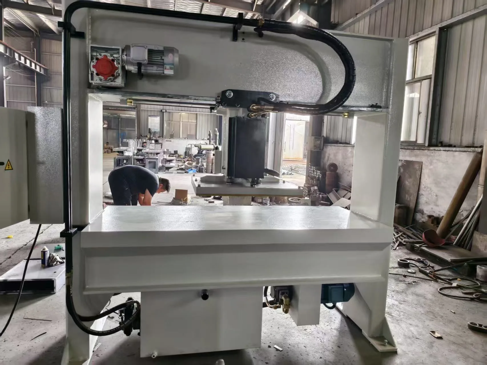 Four-Column Semi-Automatic Clicker Press 35T-300T - Product Detail